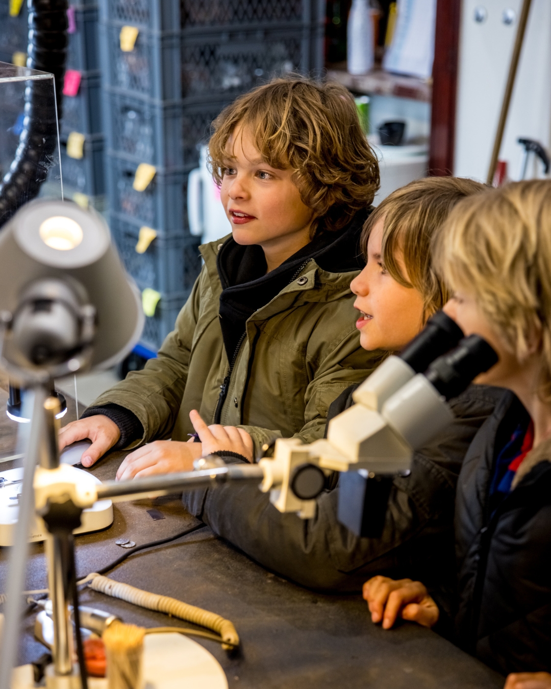 Bezoek een echt werkatelier en maak een afdruk van een echte vondst